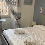 לינה וארוחת בוקר Sun Art 4*